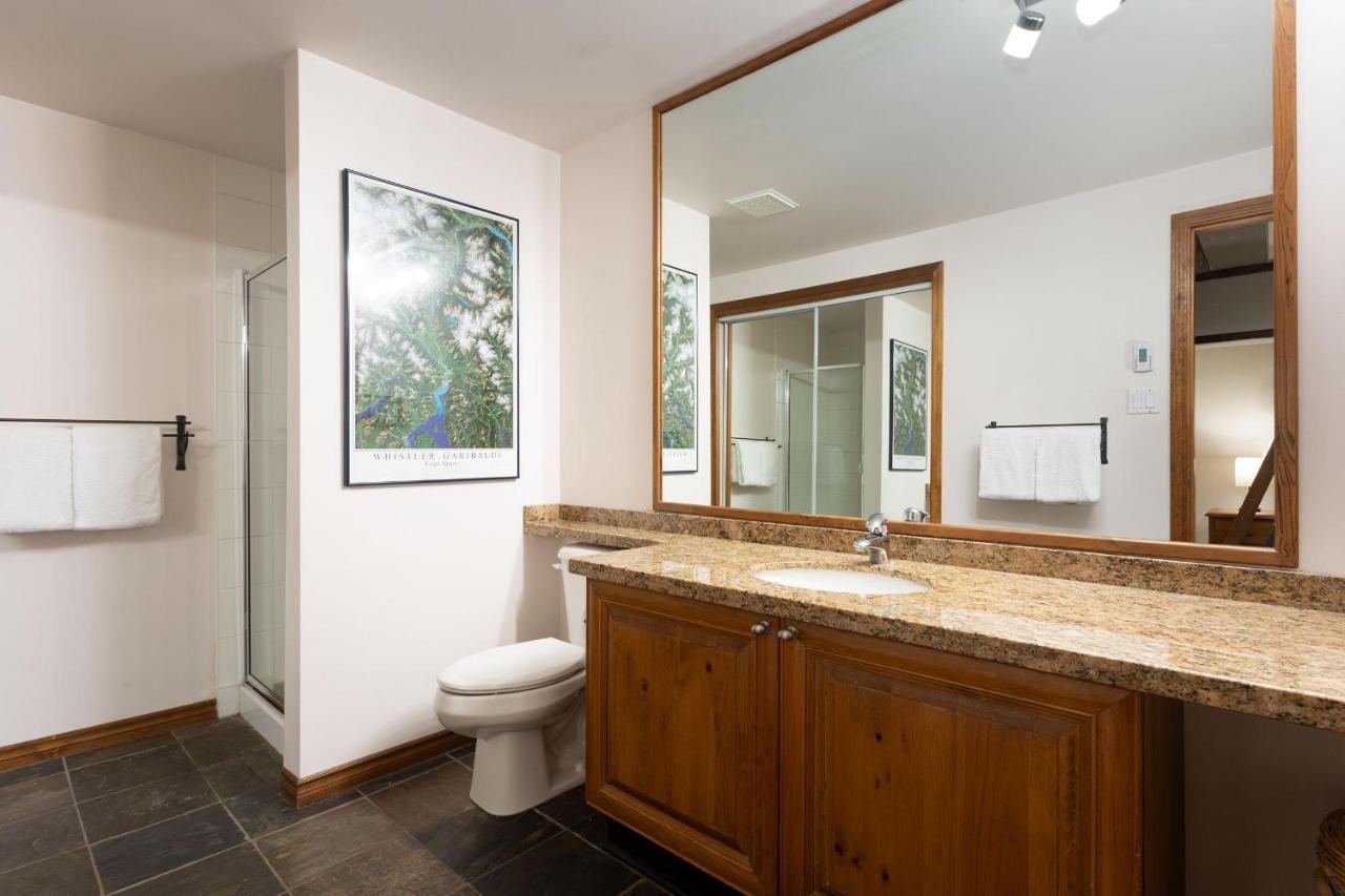 Holiday home Blackcomb Greens 06 | Spacious Townhome, Shared Hot Tub, Near Shuttle & X-country Skiing *