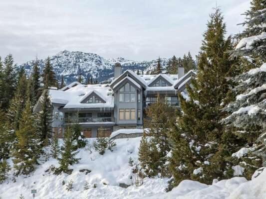Newly Renovated! Spacious 3 Bedrooms Enclosed Loft Bedroom And Tv Room! Whistler