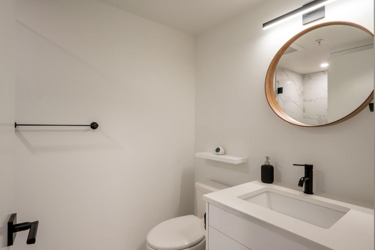 Newly Renovated! Spacious 3 Bedrooms Enclosed Loft Bedroom And Tv Room! Holiday home Whistler