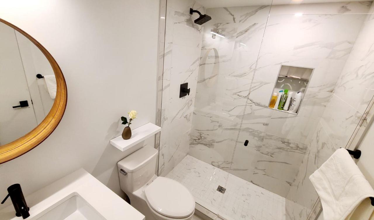Holiday home Newly Renovated! Spacious 3 Bedrooms Enclosed Loft Bedroom And Tv Room! *