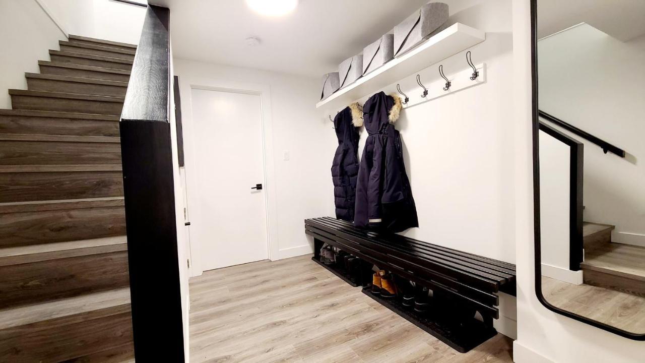 Newly Renovated! Spacious 3 Bedrooms Enclosed Loft Bedroom And Tv Room!