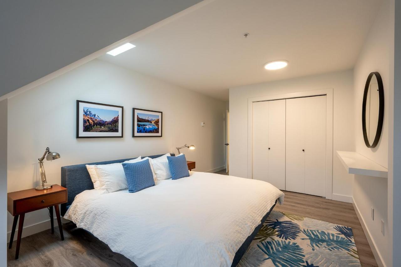 Holiday home Newly Renovated! Spacious 3 Bedrooms Enclosed Loft Bedroom And Tv Room!
