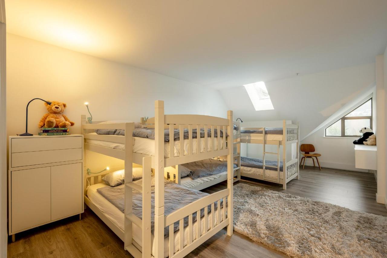 Holiday home Newly Renovated! Spacious 3 Bedrooms Enclosed Loft Bedroom And Tv Room! *