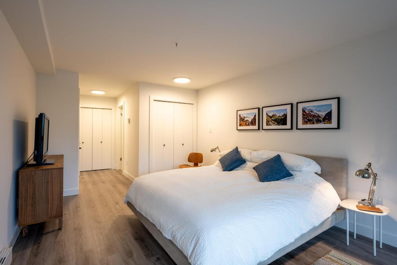Newly Renovated! Spacious 3 Bedrooms Enclosed Loft Bedroom And Tv Room! * Whistler