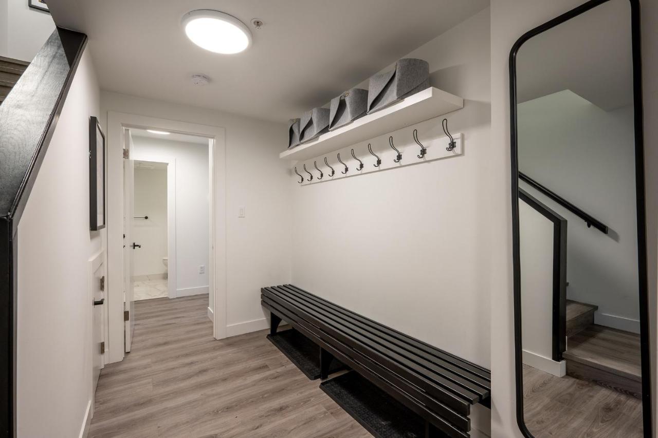 Newly Renovated! Spacious 3 Bedrooms Enclosed Loft Bedroom And Tv Room!