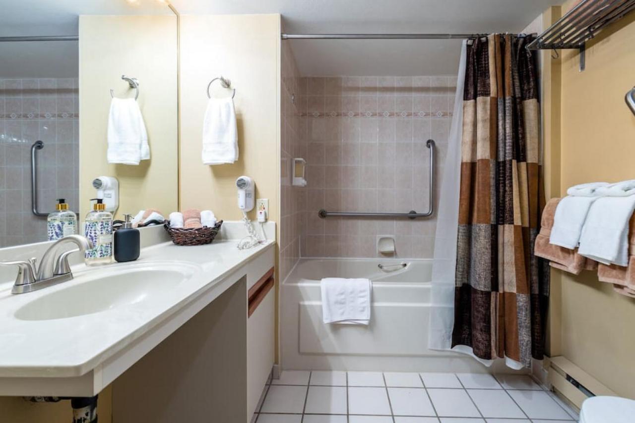 The Maple Ski-in Ski-out 1 Bed With Hot Tub And Pool Apartment Whistler