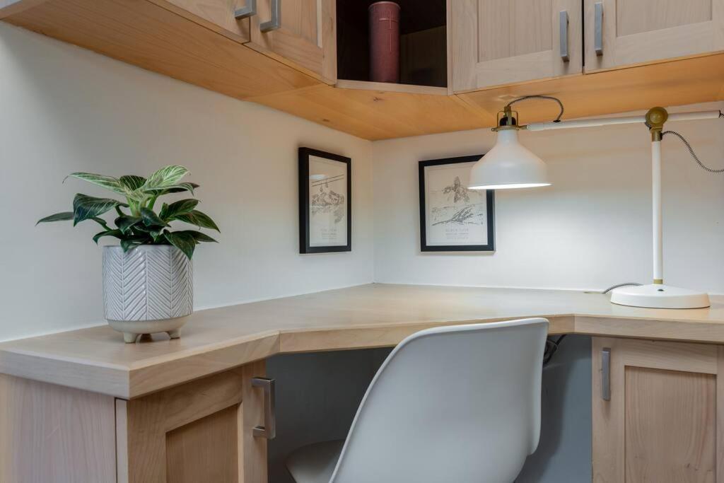 Casa Creekside - Walk To Gondola, Shops, Lakes! * Whistler