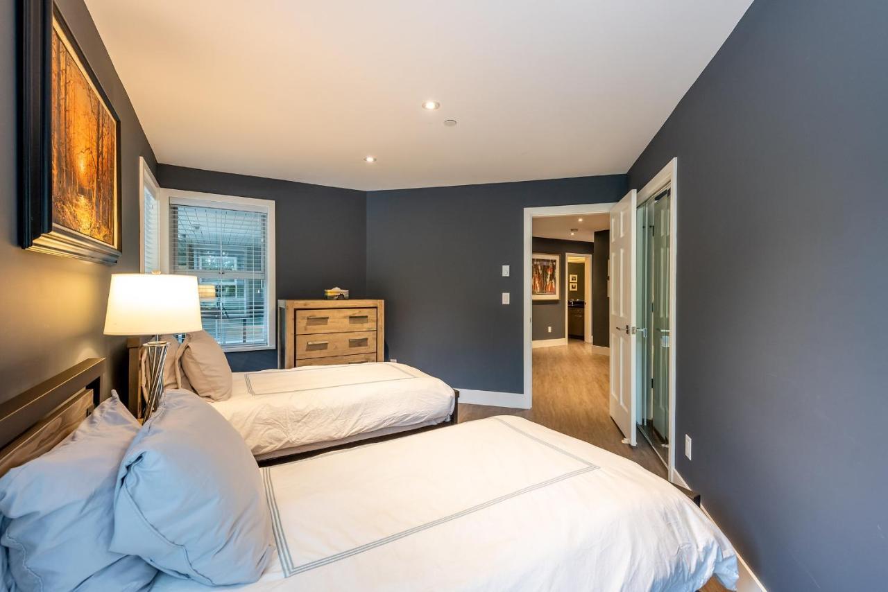 Renovated Lynx - Spacious 4 Bedroom With Private Balcony And Hot Tub!