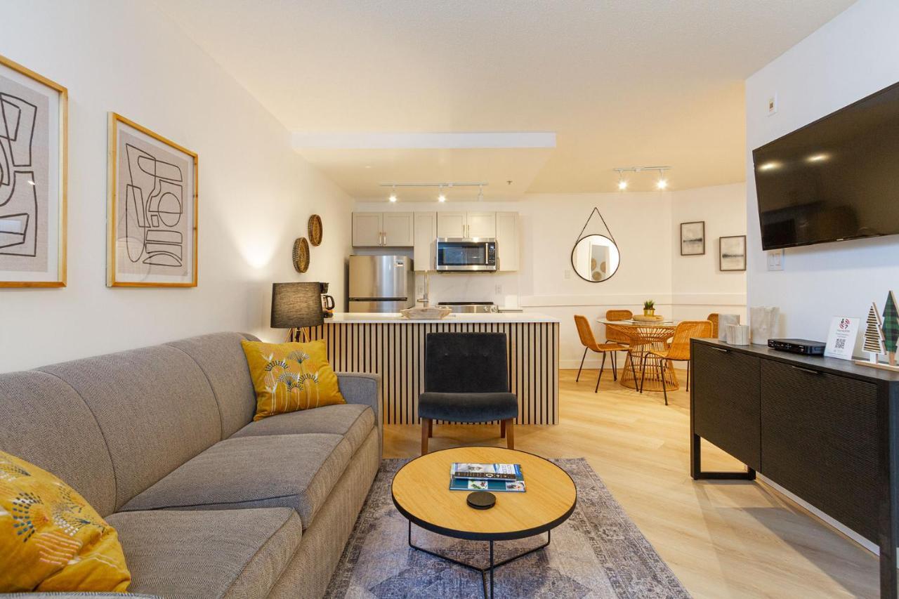 Newly Renovated In Village Sleeps 4 Whistler