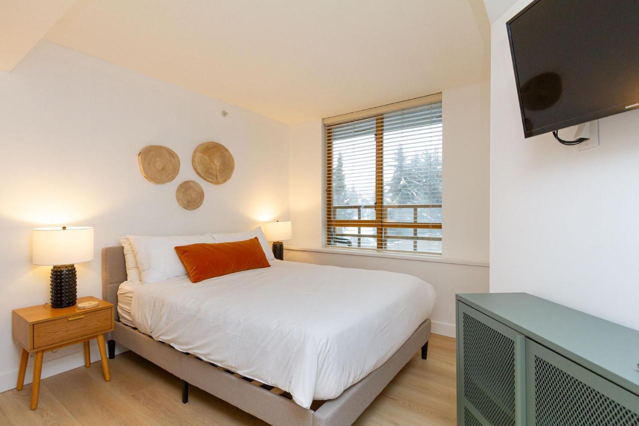 Newly Renovated In Village Sleeps 4