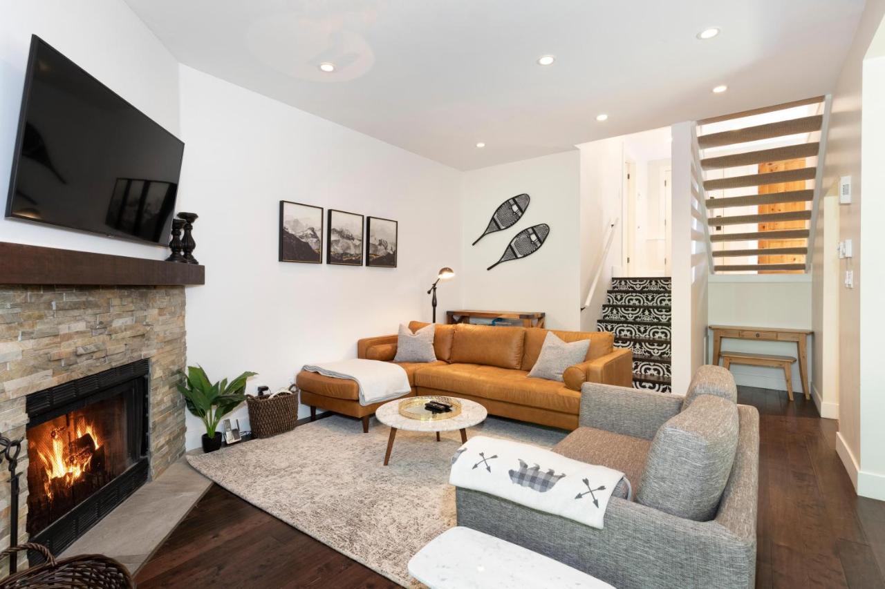 Holiday home Crystal Ridge 13 | Designer Gem, Walk/bus To Skiing, Private Hot Tub & Garage, Boot Heaters Whistler