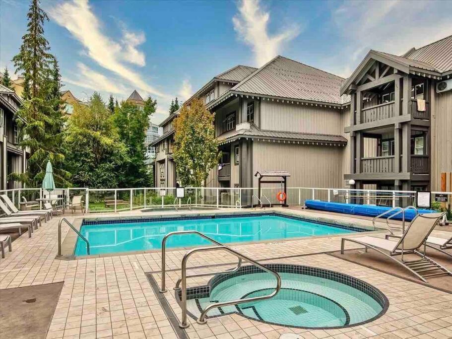 The Eden - Luxury 2 Bdrm In / Out *