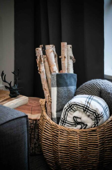 The Eden - Luxury 2 Bdrm In / Out * Whistler