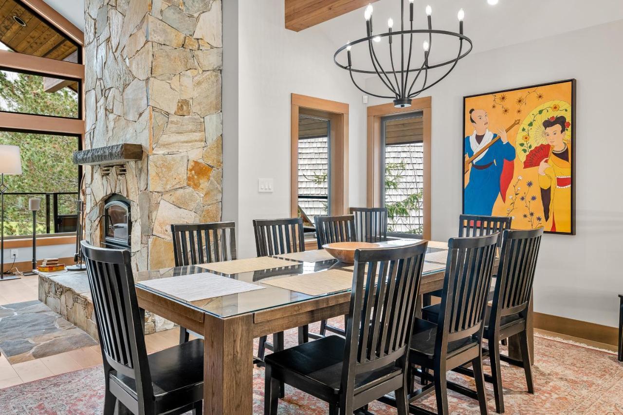 Glacier View | Family With Hot Tub & Views, Set In A Tranquil Location Holiday home Whistler
