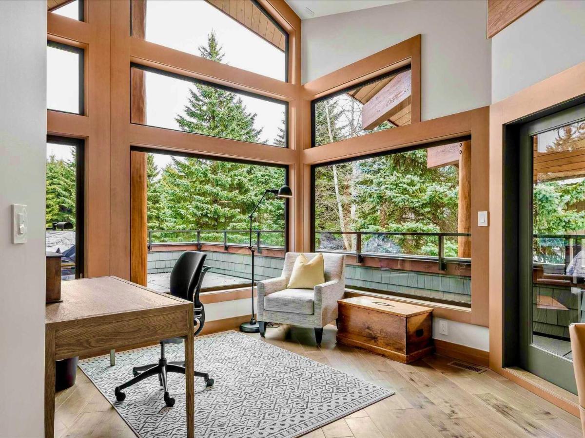 Glacier View | Family With Hot Tub & Views, Set In A Tranquil Location Holiday home