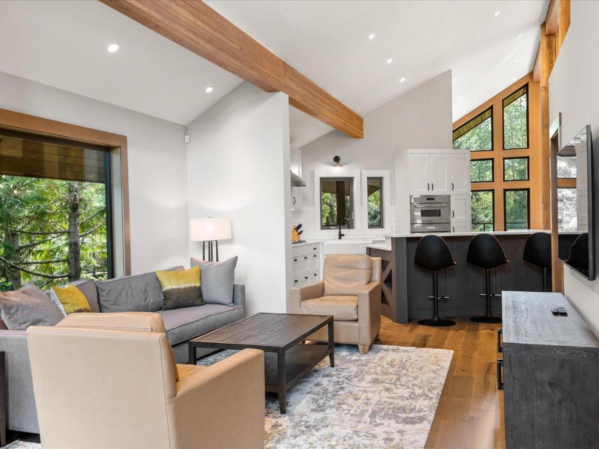 Holiday home Glacier View | Family With Hot Tub & Views, Set In A Tranquil Location Whistler
