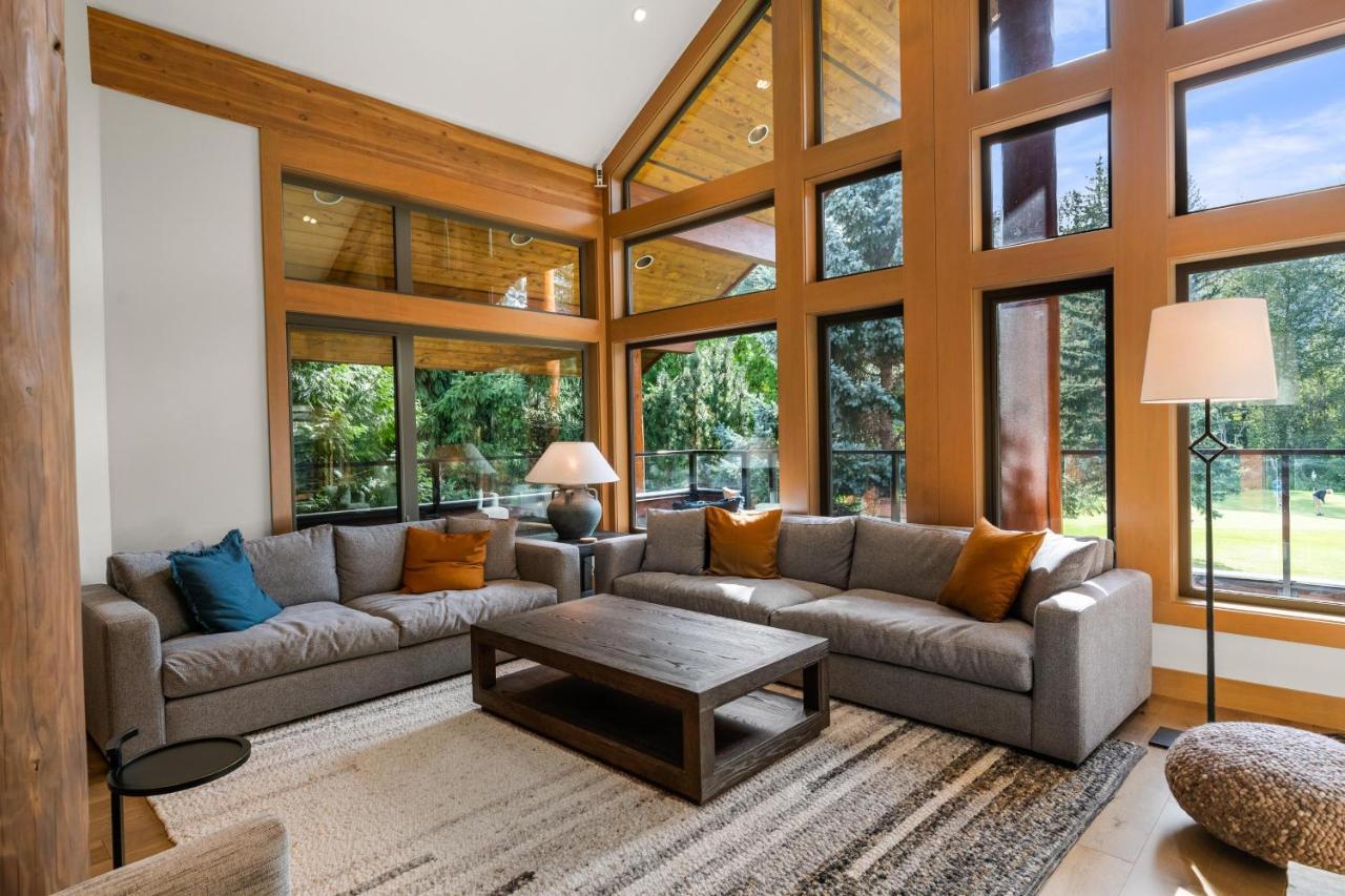 Glacier View | Family With Hot Tub & Views, Set In A Tranquil Location Holiday home Whistler