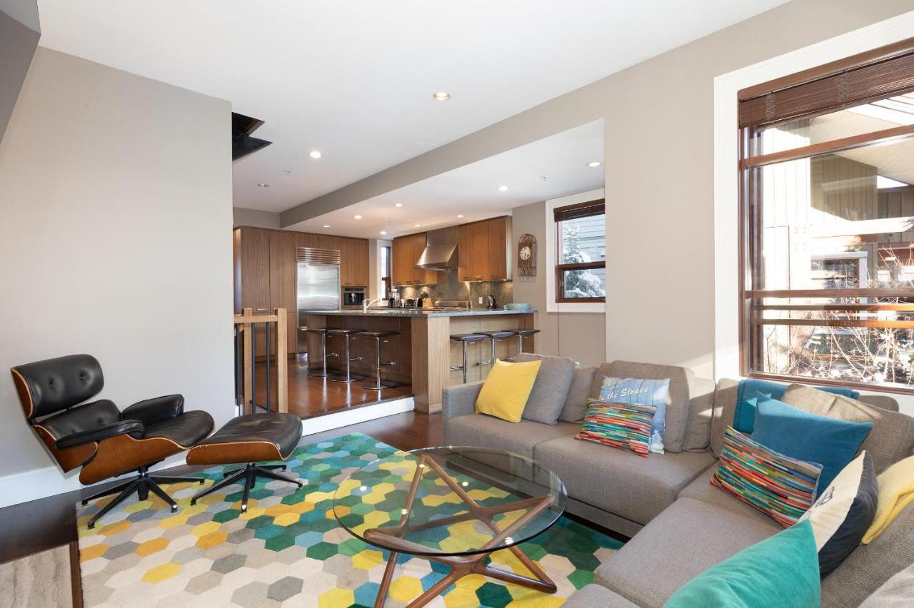 Fitzsimmons Walk 12 | Near Skiing & Village, Hot Tub, Mtn Views, Parking Holiday home