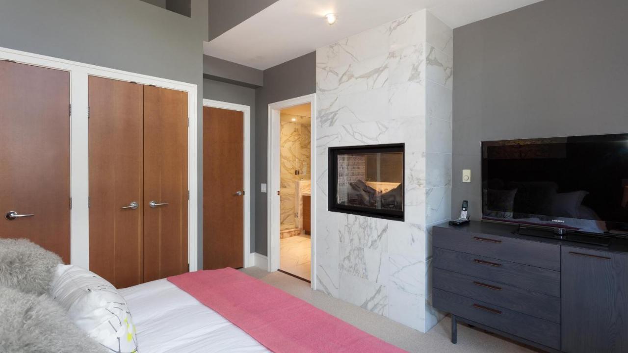 Fitzsimmons Walk 12 | Near Skiing & Village, Hot Tub, Mtn Views, Parking Holiday home Whistler
