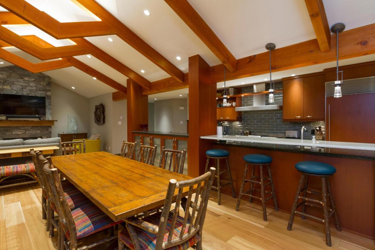 Woods | Large 5-bed Townhome Near Blackcomb Base W/ Hot Tub & Woodburning Fireplace *