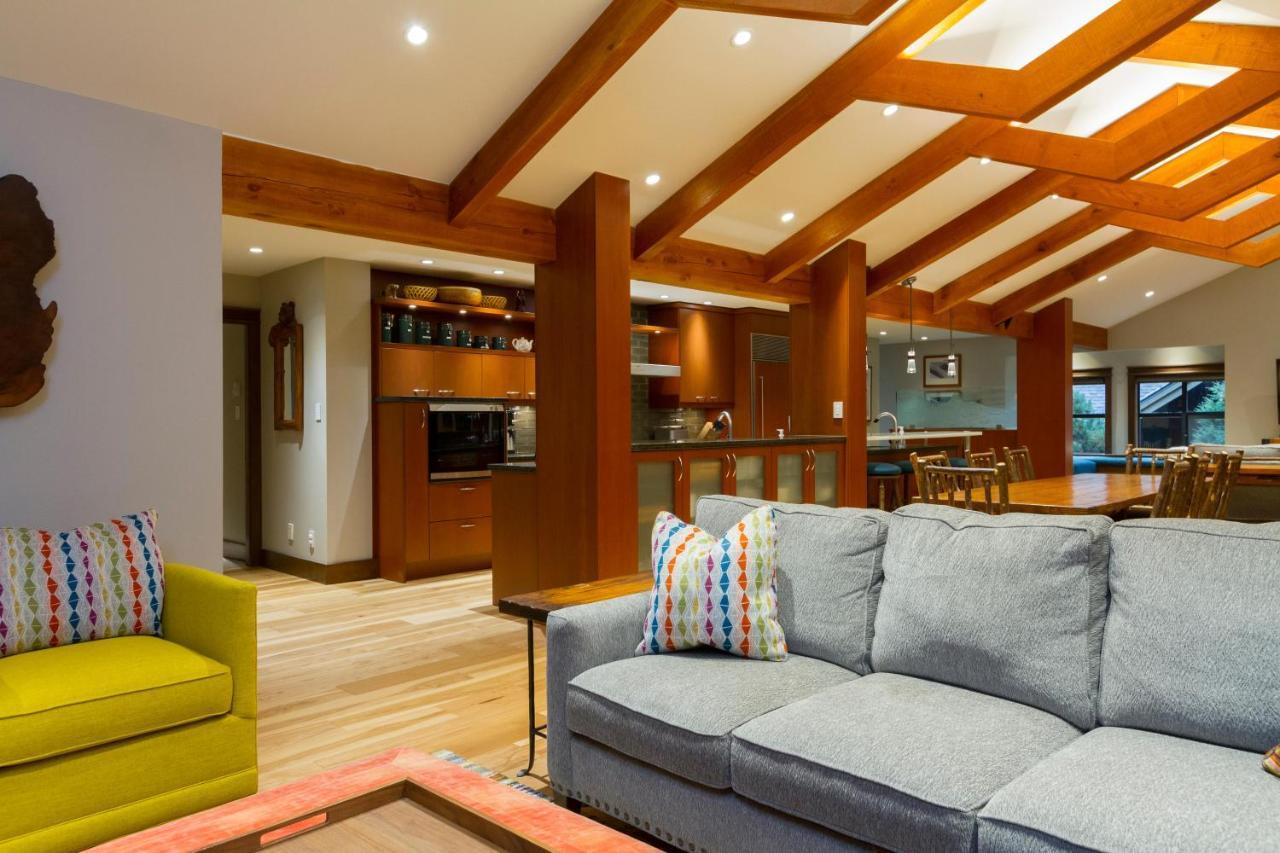 Woods | Large 5-bed Townhome Near Blackcomb Base W/ Hot Tub & Woodburning Fireplace