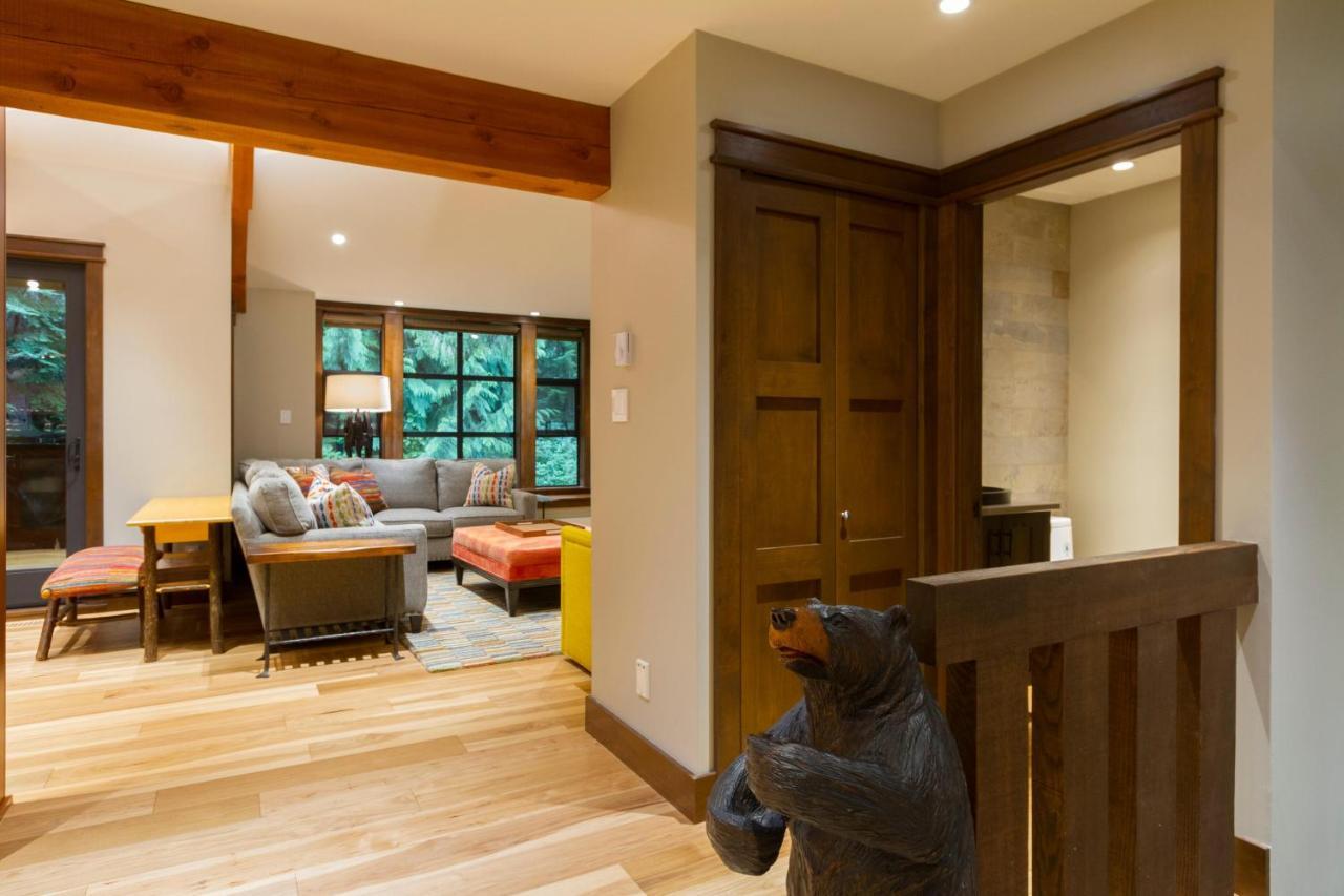Woods | Large 5-bed Townhome Near Blackcomb Base W/ Hot Tub & Woodburning Fireplace Holiday home *
