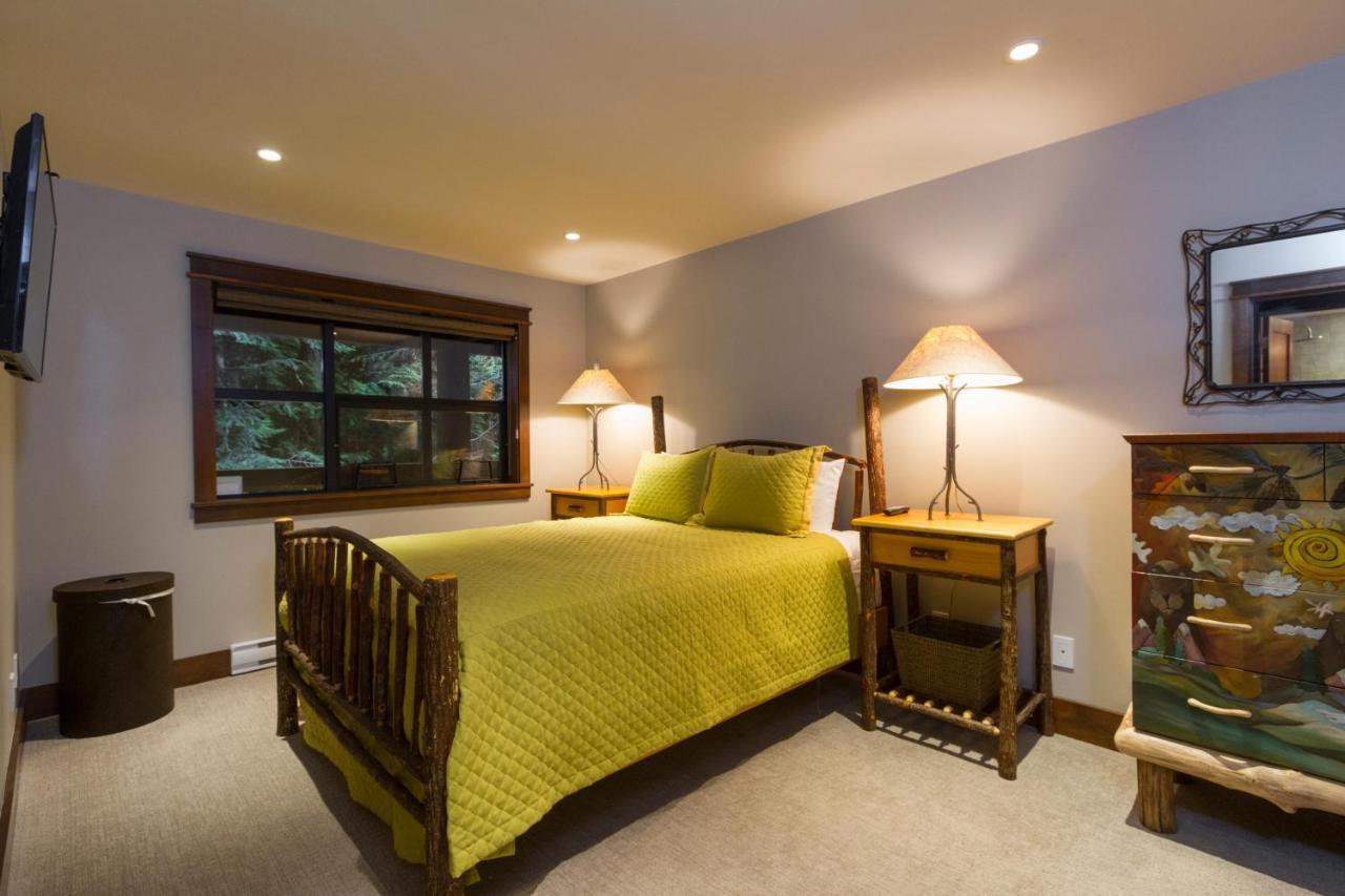 Woods | Large 5-bed Townhome Near Blackcomb Base W/ Hot Tub & Woodburning Fireplace * Whistler