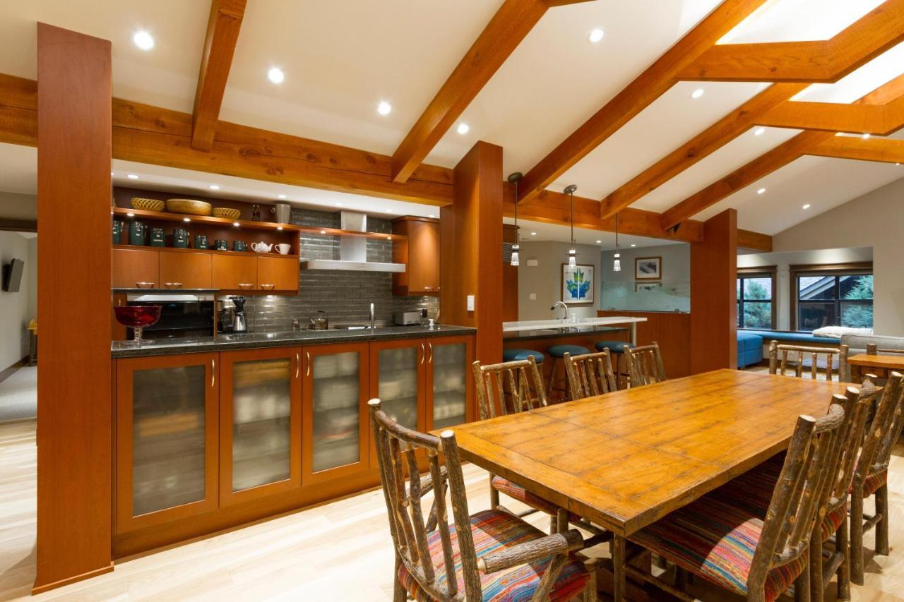 Woods | Large 5-bed Townhome Near Blackcomb Base W/ Hot Tub & Woodburning Fireplace Whistler