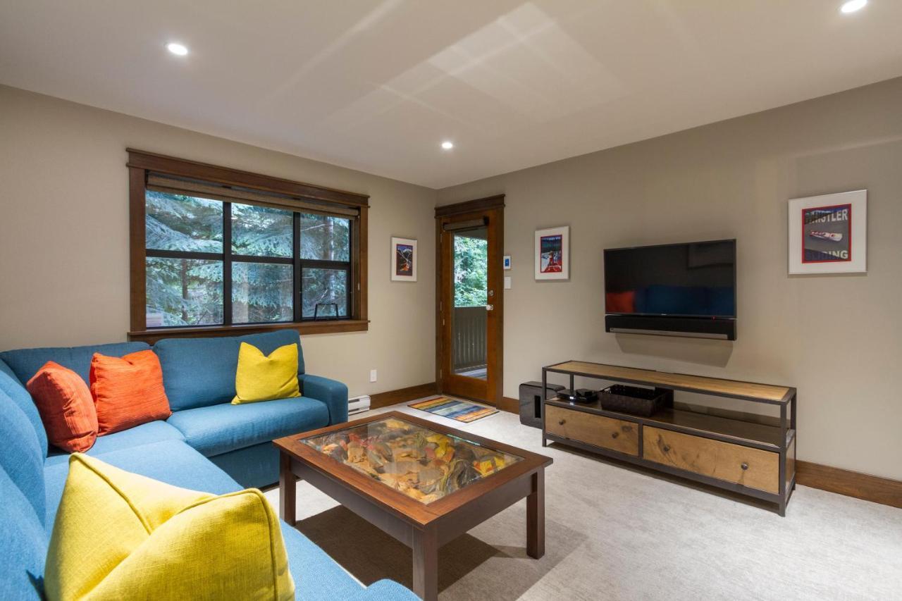 Woods | Large 5-bed Townhome Near Blackcomb Base W/ Hot Tub & Woodburning Fireplace *