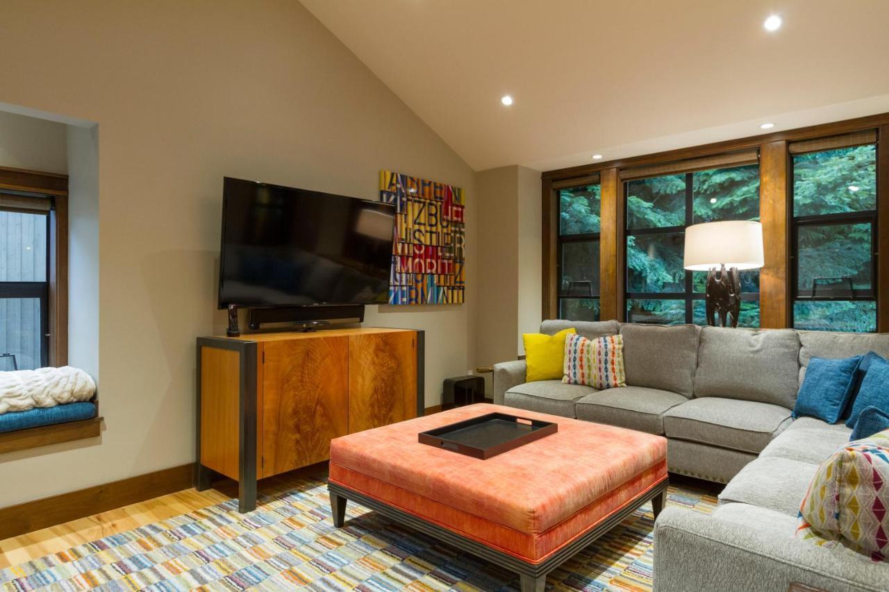 Holiday home Woods | Large 5-bed Townhome Near Blackcomb Base W/ Hot Tub & Woodburning Fireplace *