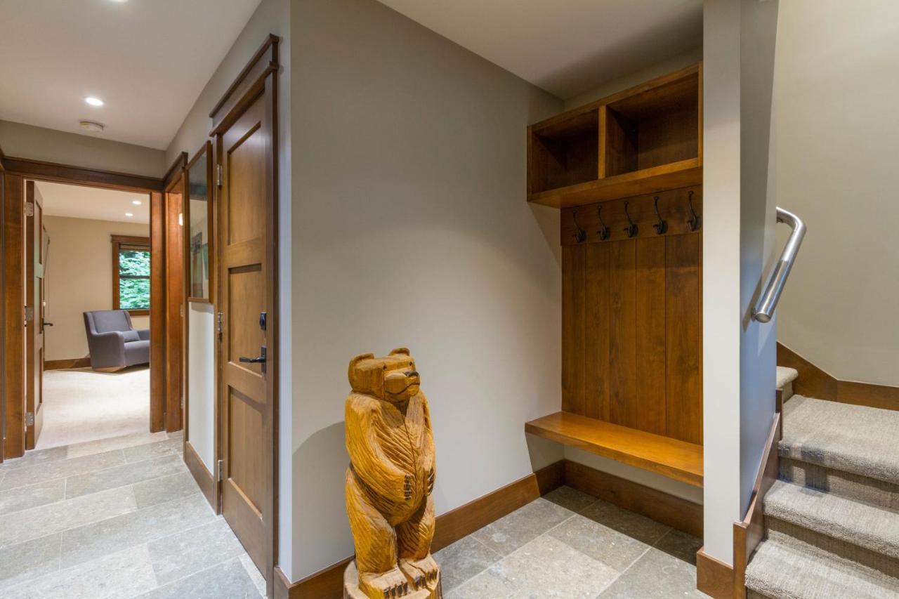 Woods | Large 5-bed Townhome Near Blackcomb Base W/ Hot Tub & Woodburning Fireplace Holiday home Whistler