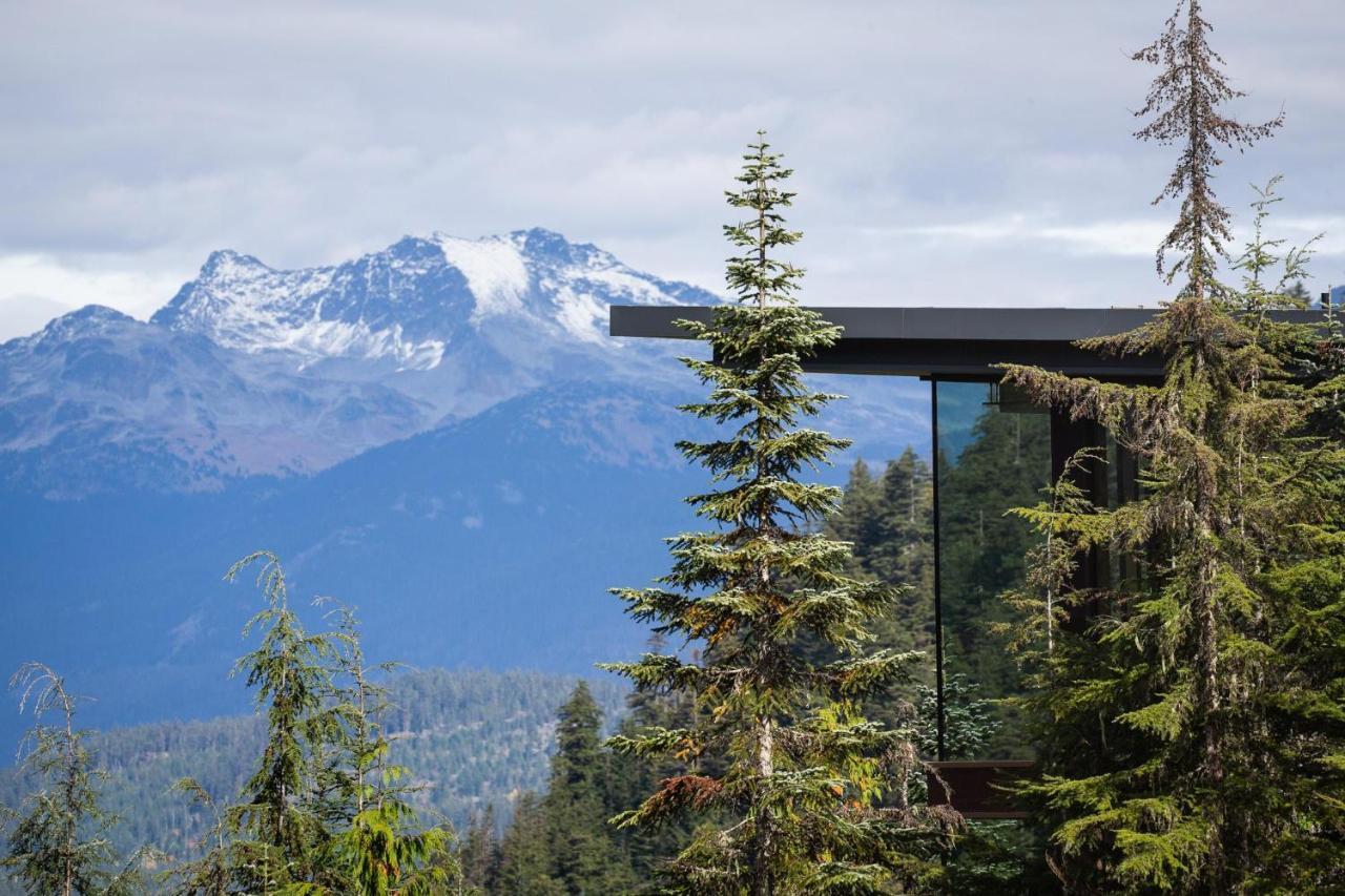 Kadenwood Serenity Estate | Exquisite Luxury W/ Breathtaking Views, Hot Tub & Private Gondola Holiday home *