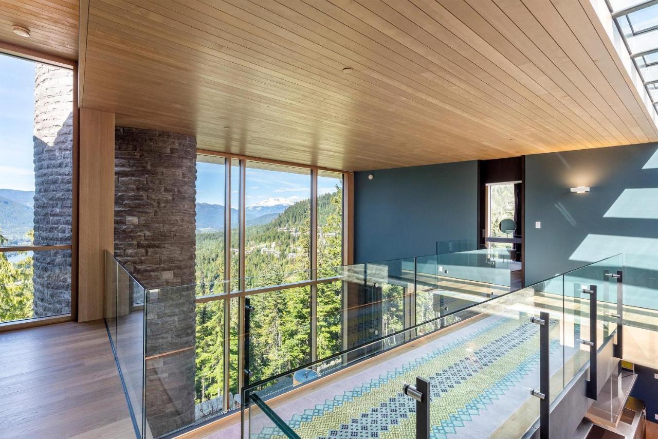 Kadenwood Serenity Estate | Exquisite Luxury W/ Breathtaking Views, Hot Tub & Private Gondola Whistler