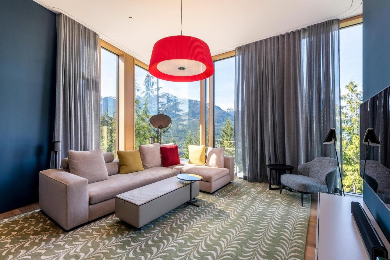 Kadenwood Serenity Estate | Exquisite Luxury W/ Breathtaking Views, Hot Tub & Private Gondola Holiday home *