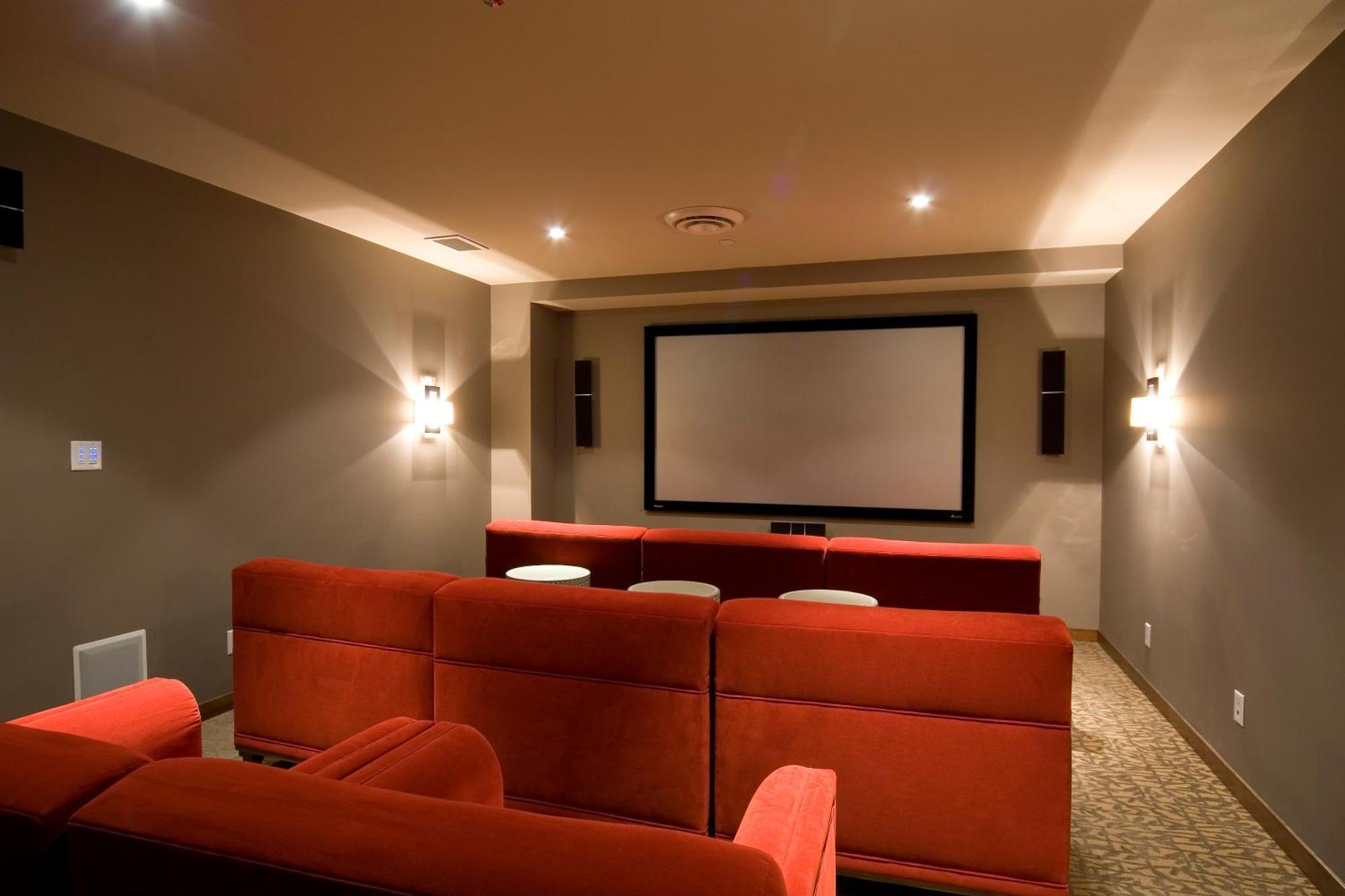 Evolution Aparthotel 4*