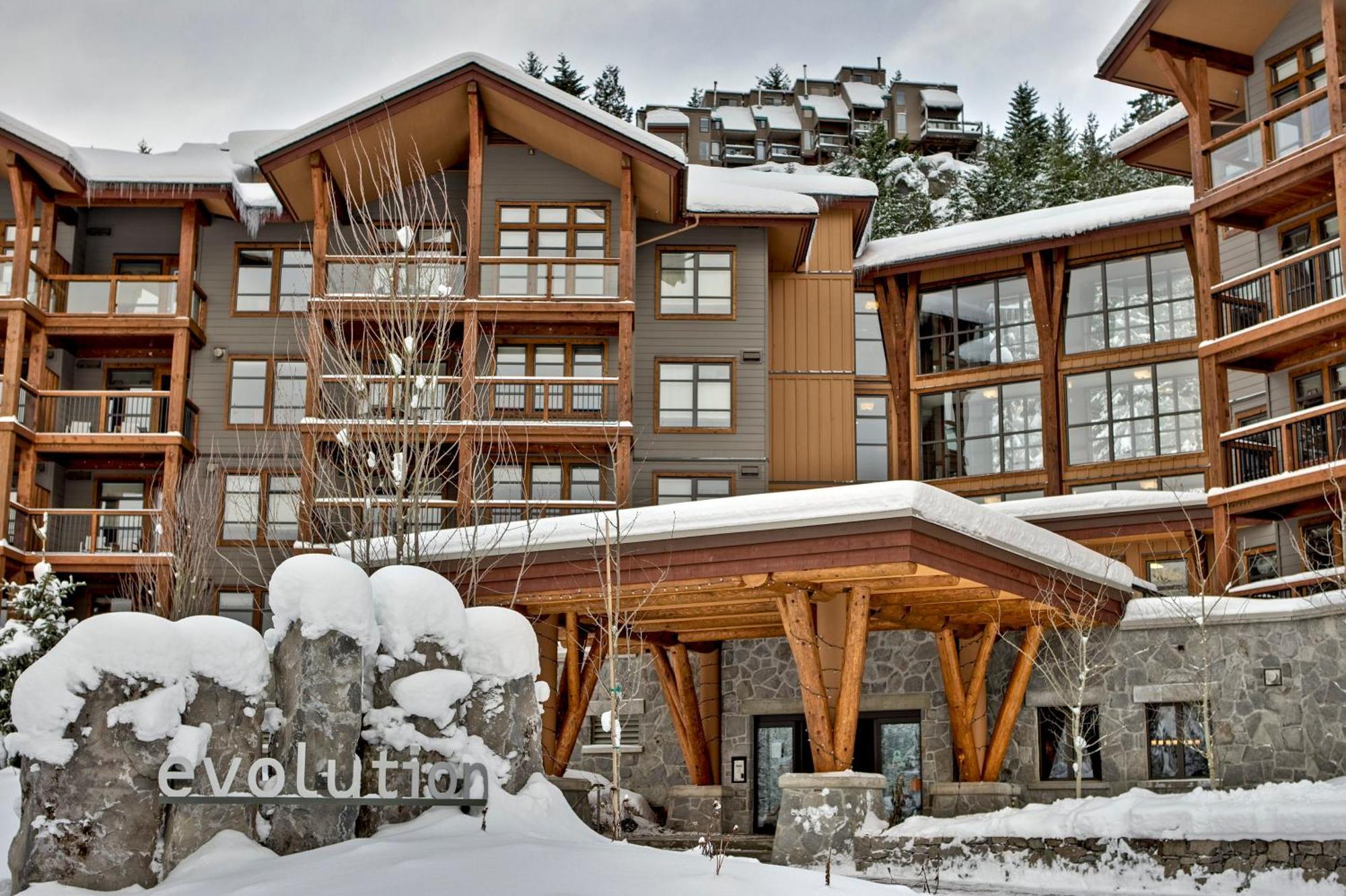 Evolution Aparthotel 4*