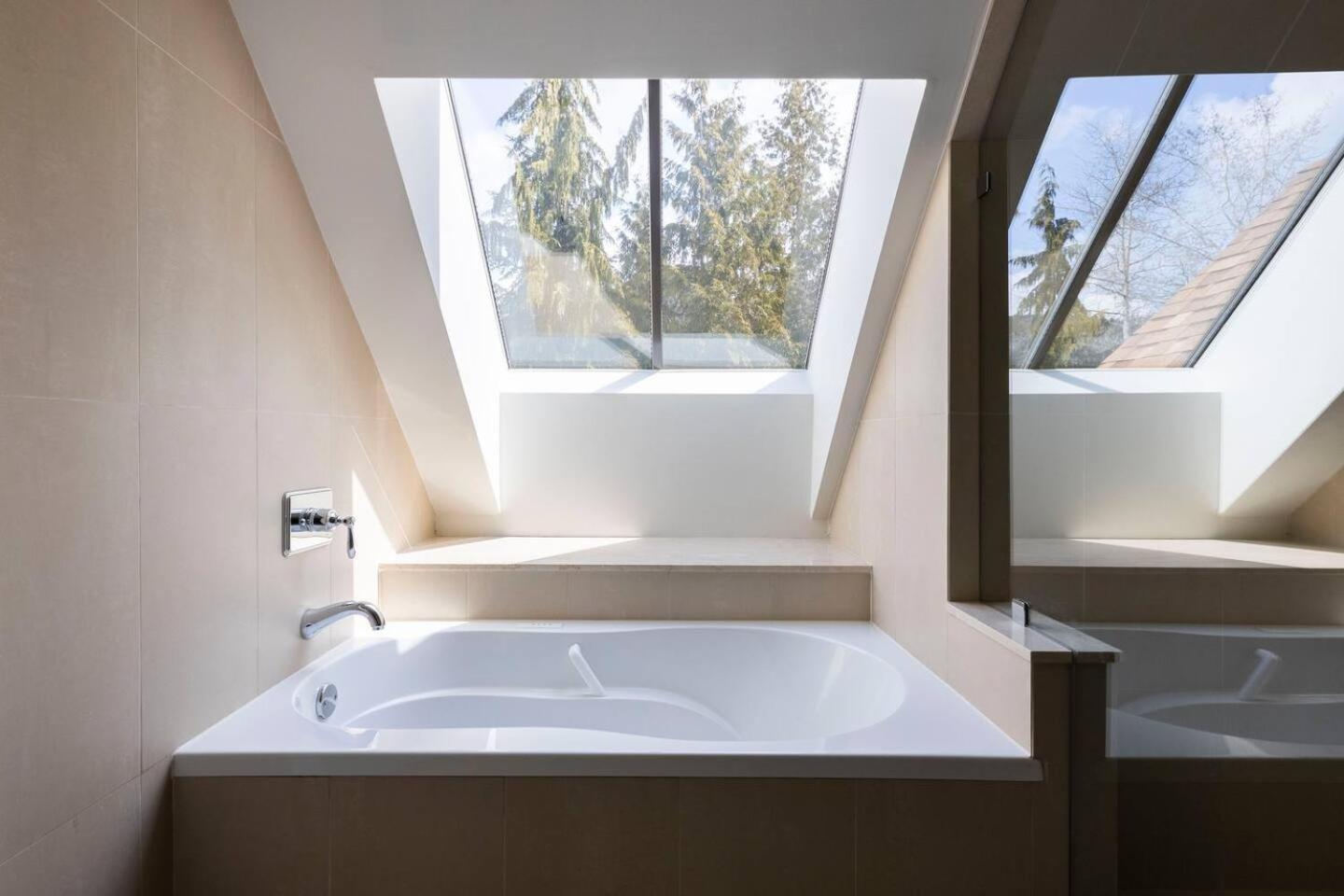 Stylish With Mountain Views By Harmony * Whistler