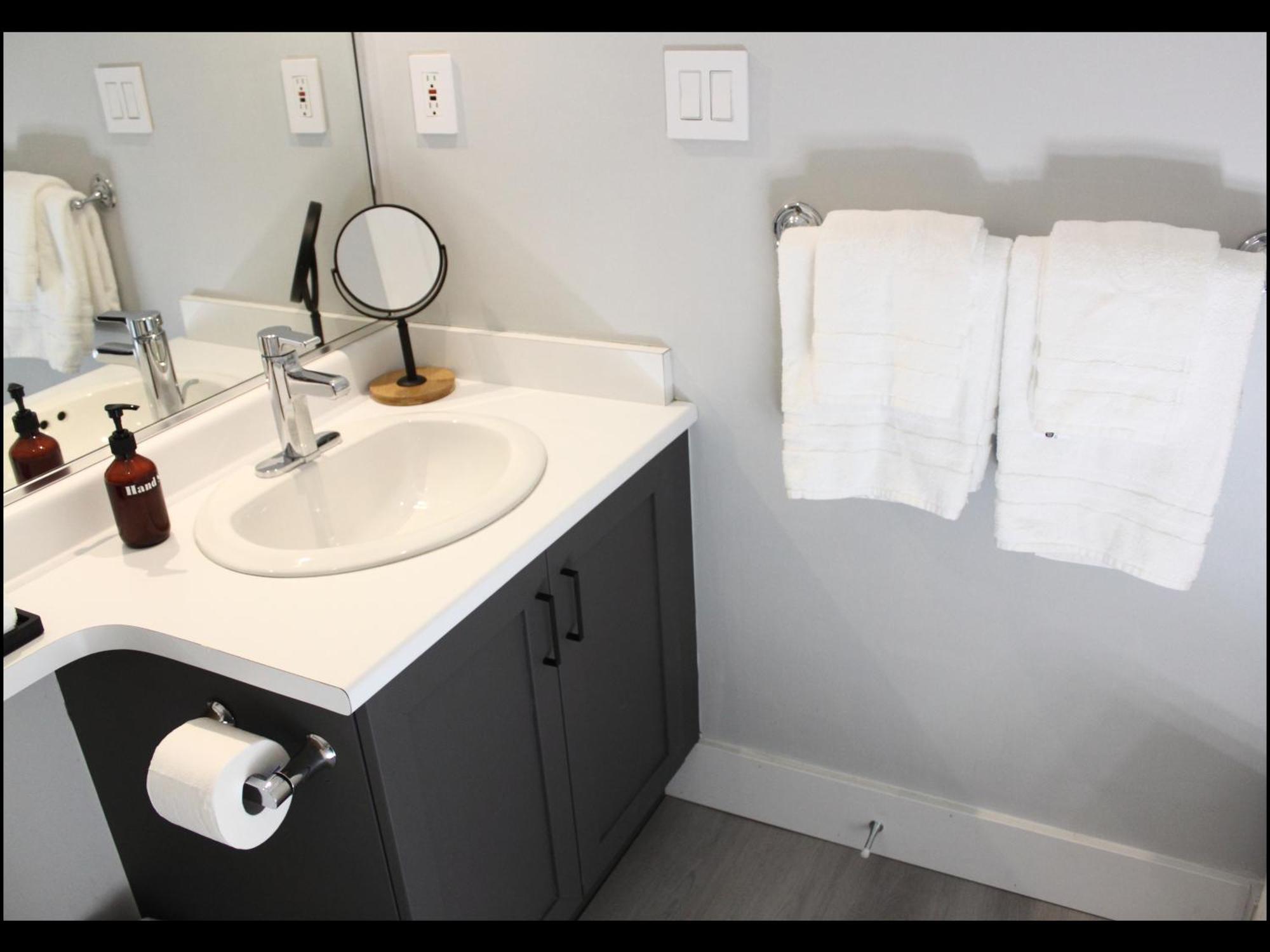 Bright Village Getaway W/ Pool & Hot Tub Whistler