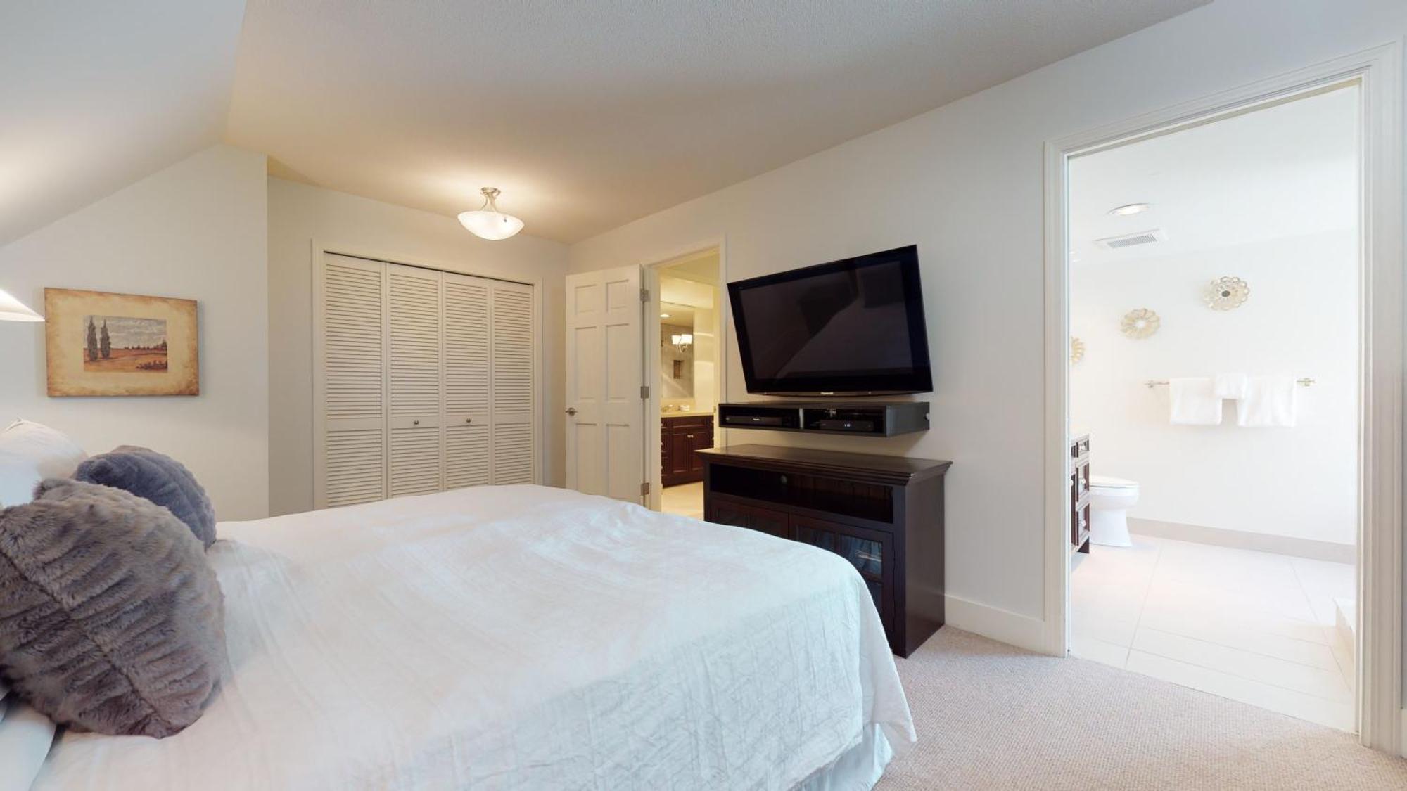 Stylish With Mountain Views By Harmony * Whistler