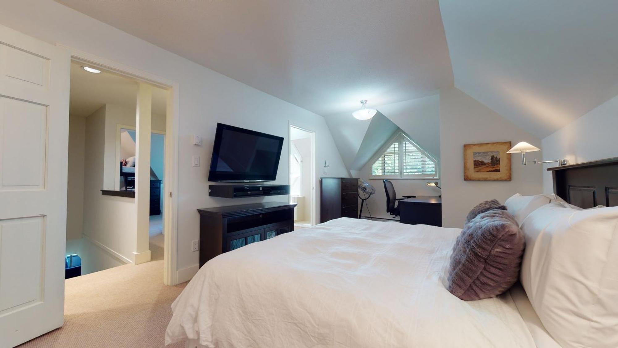 Stylish With Mountain Views By Harmony Holiday home