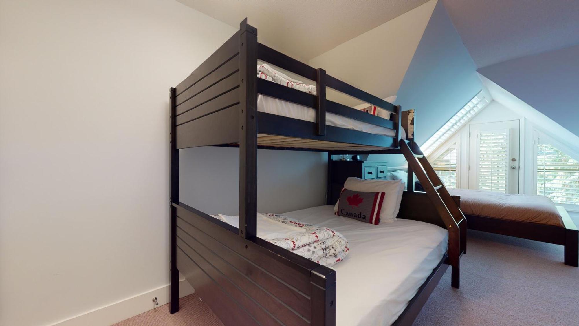 Stylish With Mountain Views By Harmony Holiday home