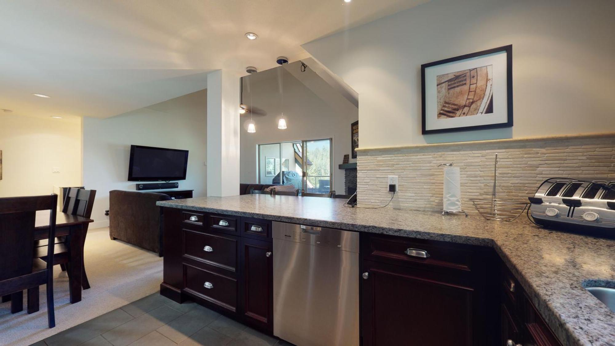 Stylish With Mountain Views By Harmony Holiday home Whistler