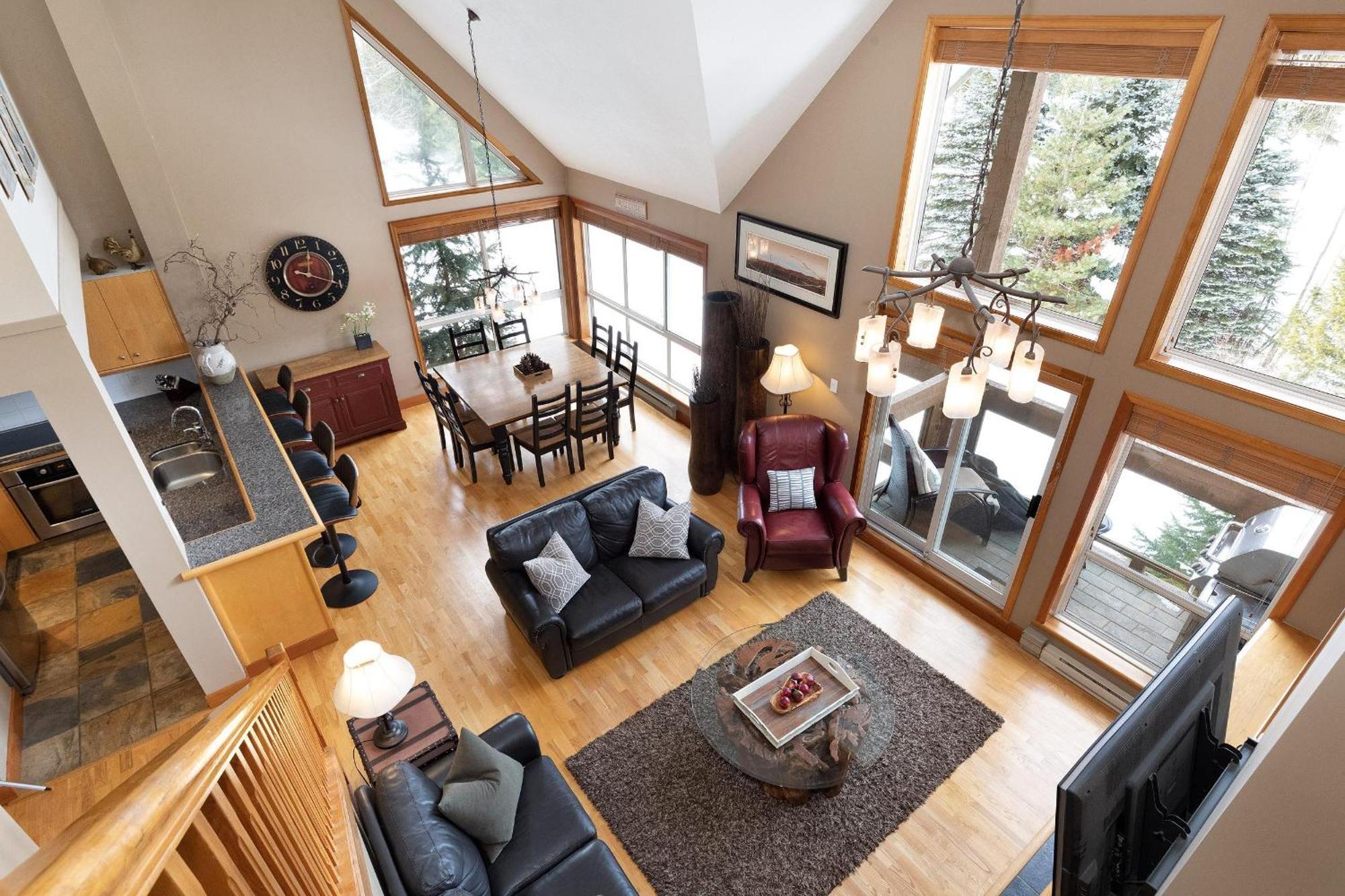Alpine Greens 8 | Bright Townhome Near Blackcomb, Walk Or Shuttle To Skiing, Secure Parking Holiday home Whistler