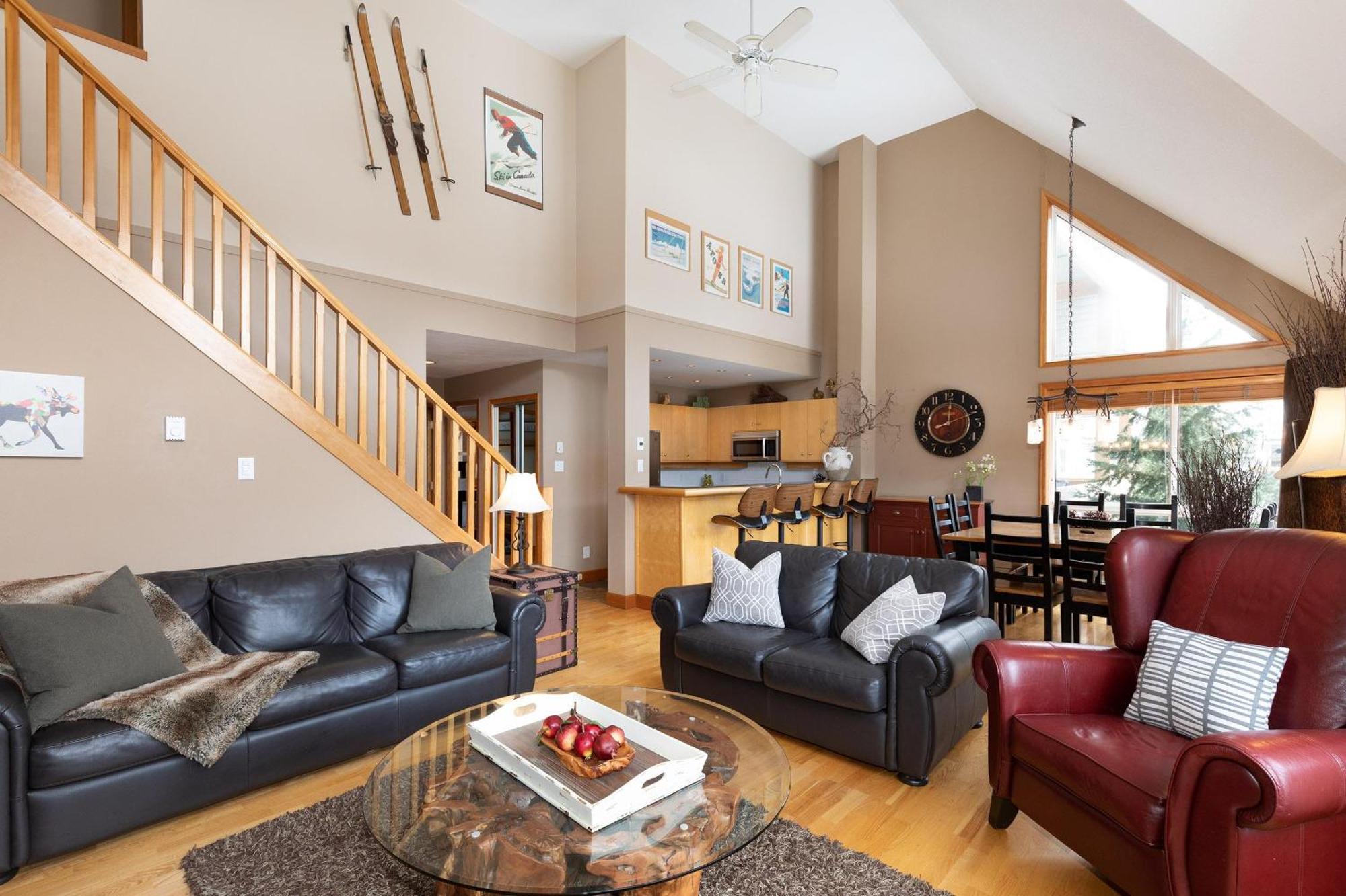Holiday home Alpine Greens 8 | Bright Townhome Near Blackcomb, Walk Or Shuttle To Skiing, Secure Parking