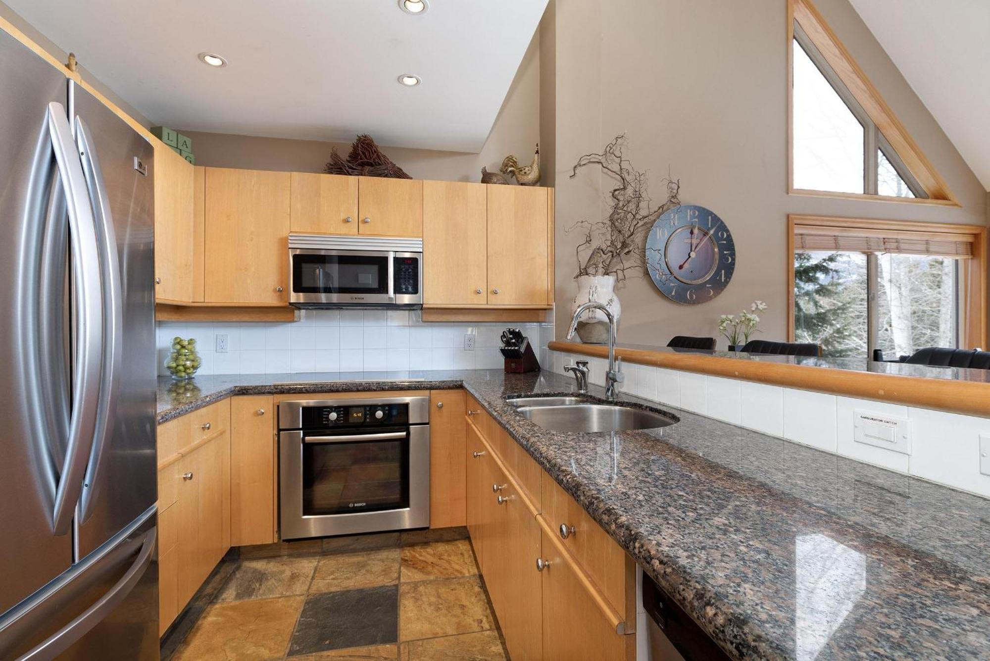 Alpine Greens 8 | Bright Townhome Near Blackcomb, Walk Or Shuttle To Skiing, Secure Parking Holiday home