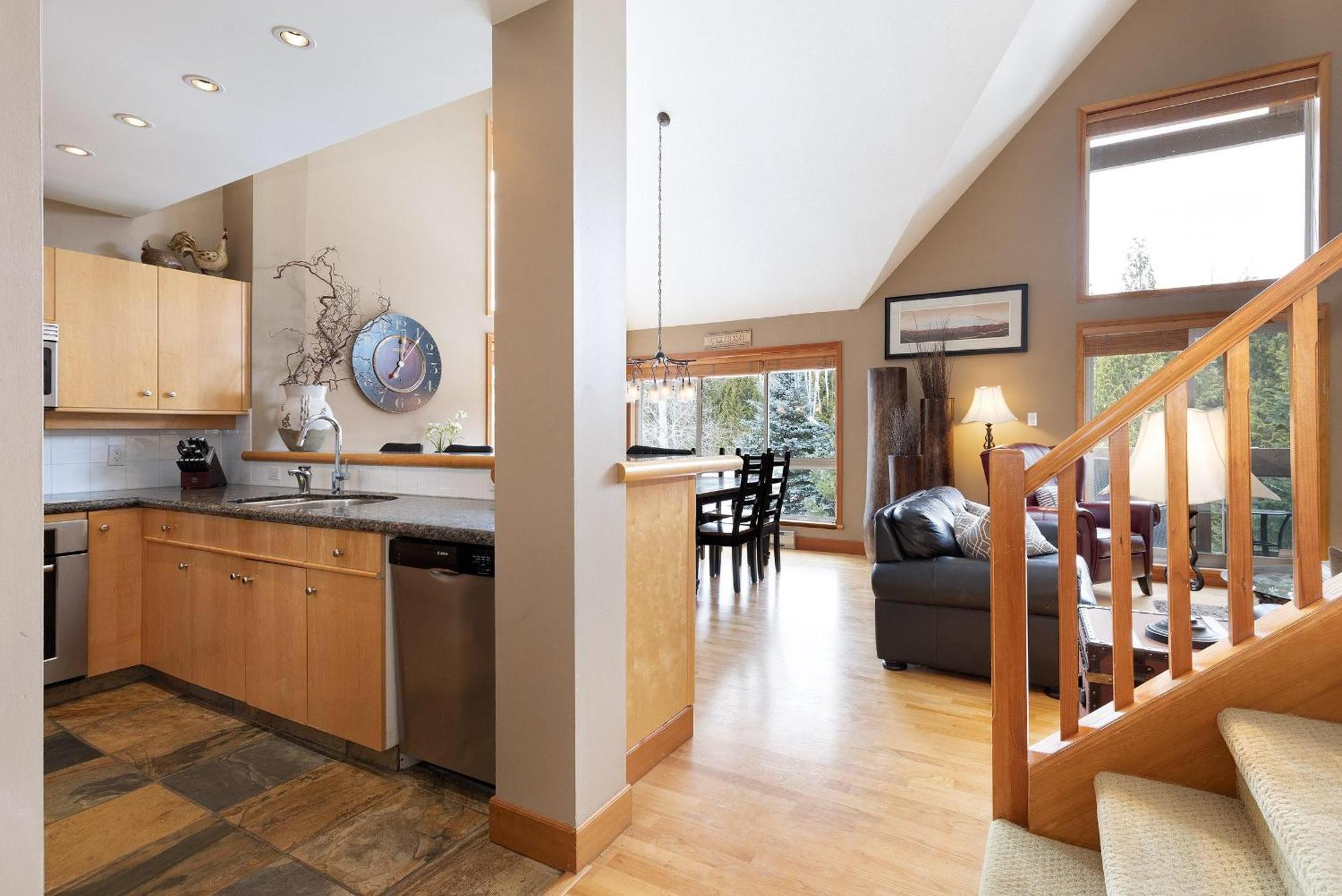 Alpine Greens 8 | Bright Townhome Near Blackcomb, Walk Or Shuttle To Skiing, Secure Parking Holiday home