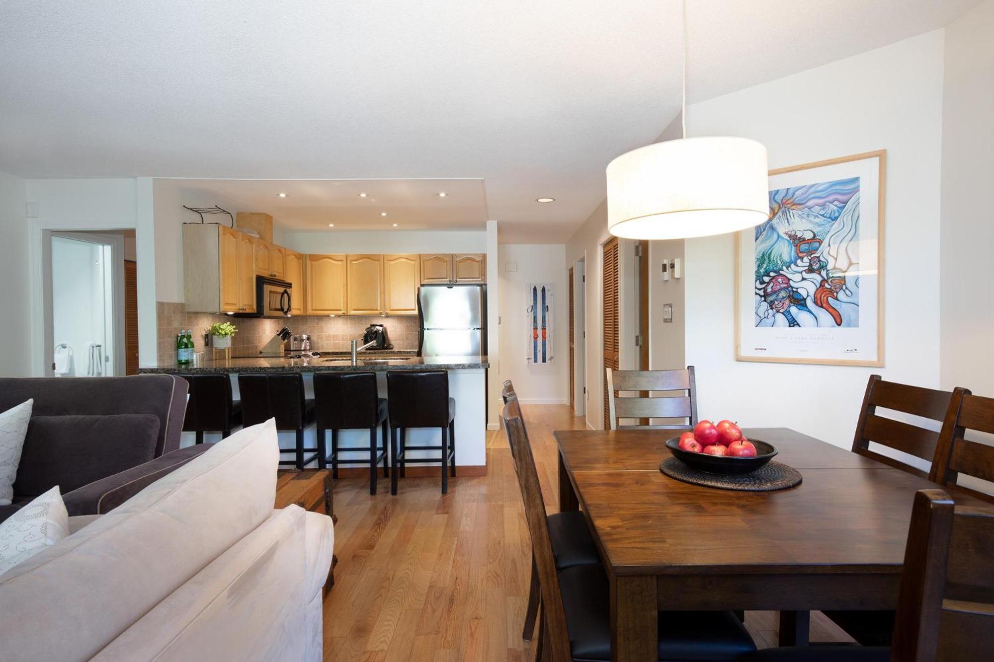 Holiday home Gleneagle 29 | Family-friendly Townhouse, 700m To Blackcomb Base, Wood-burning Fireplace