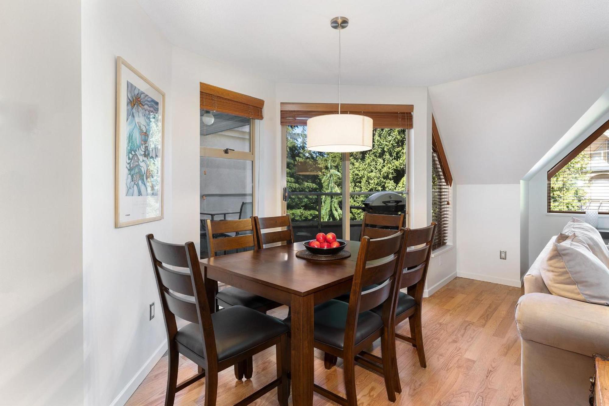 Gleneagle 29 | Family-friendly Townhouse, 700m To Blackcomb Base, Wood-burning Fireplace Holiday home
