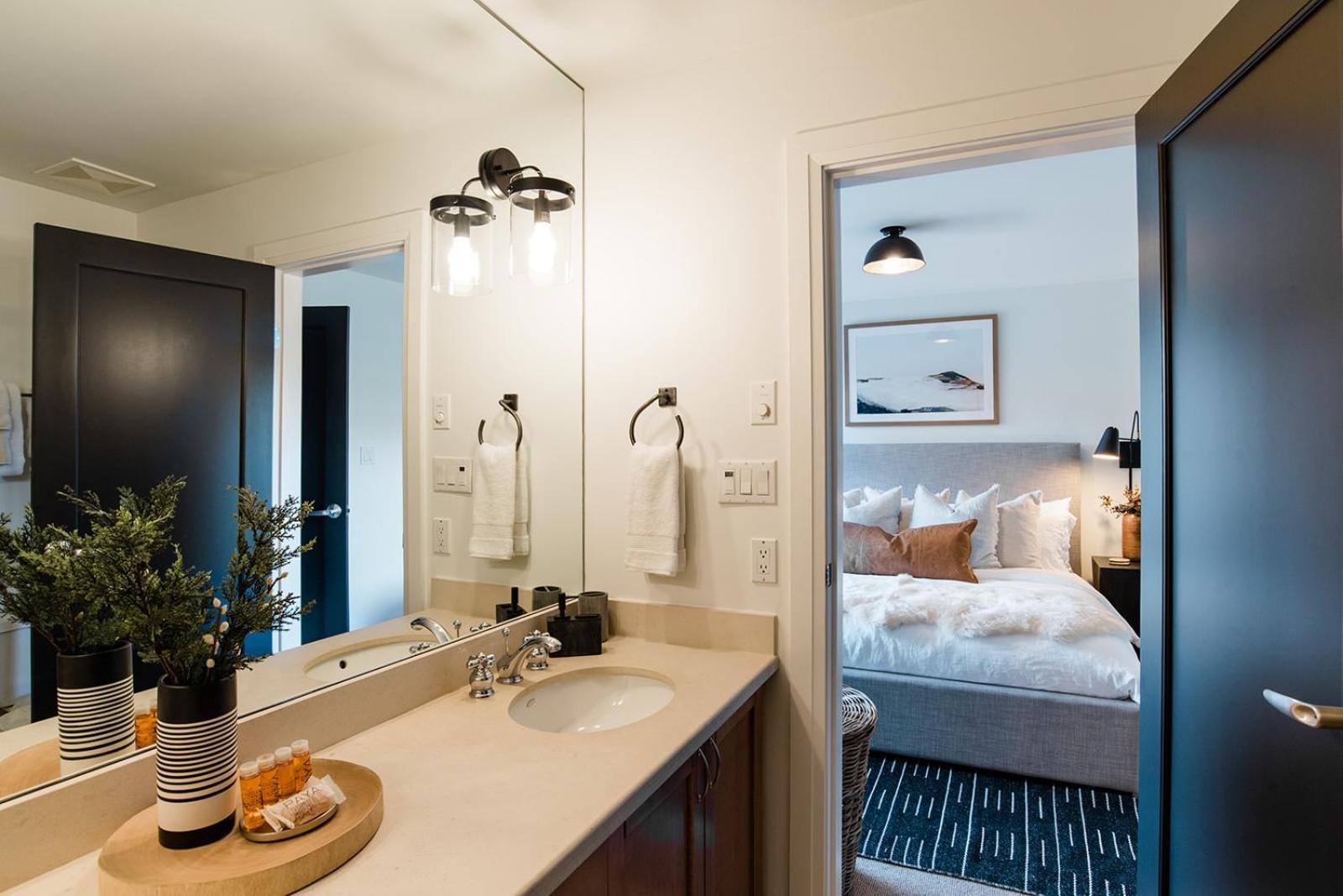 Holiday home Spacious Renovated Montebello Townhome And Deluxe Private Hot Tub Hosted By Ideal *