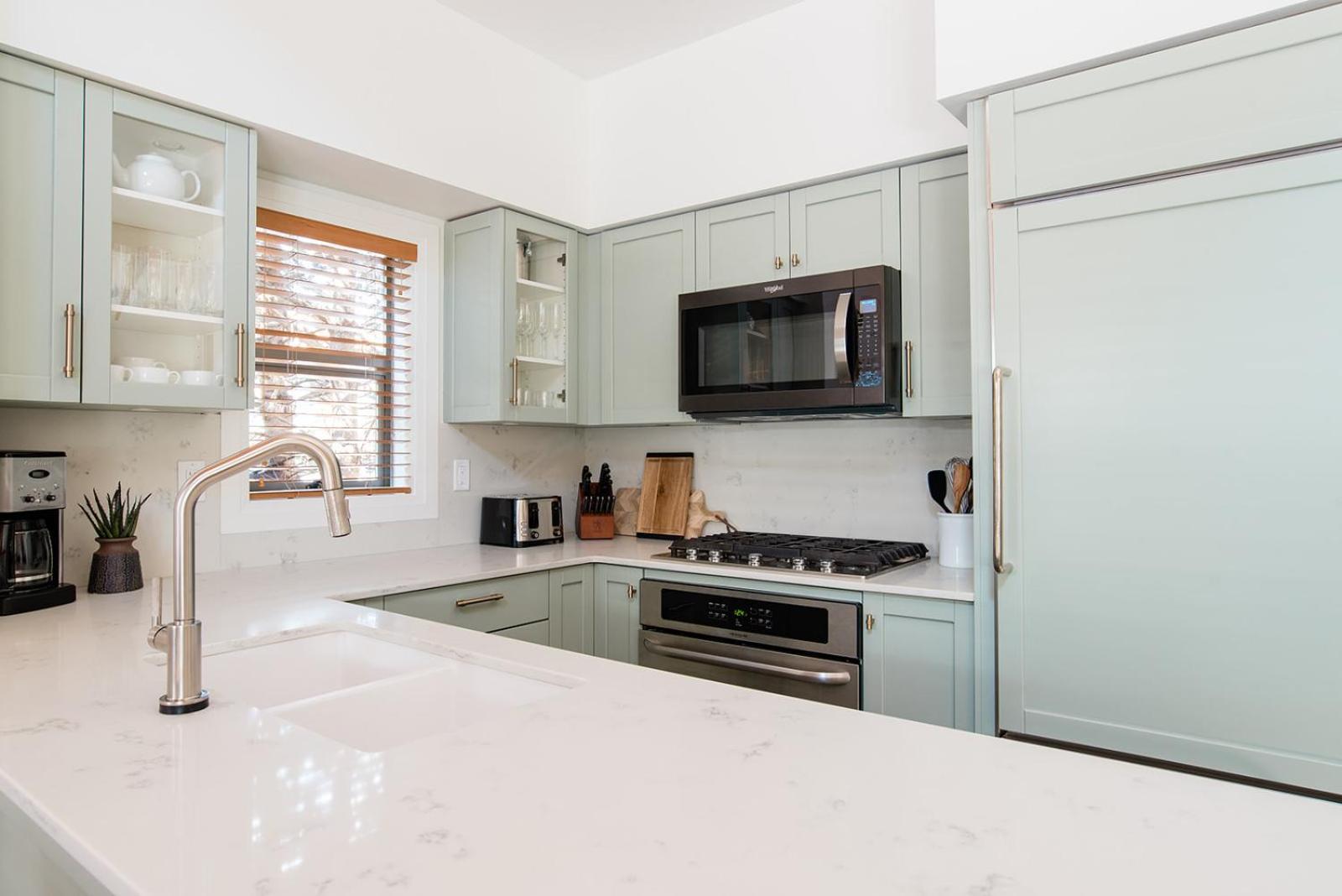 Holiday home Spacious Renovated Montebello Townhome And Deluxe Private Hot Tub Hosted By Ideal Whistler